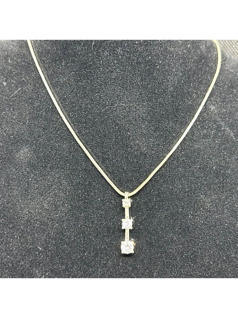 Vicky Jousan womans necklace